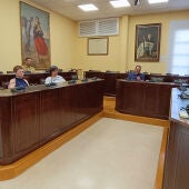Villajoyosa convoca una primera reunión con grupos políticos y representantes del taxi para analizar la situación del sector