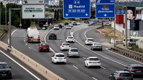 Decenas de vehículos durante la operación retorno del puente de mayo Decenas de vehículos durante la operación retorno del puente de mayo