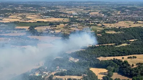 Incendio de vegetación en La Bisbal d'Empordà (Girona) Incendio de vegetación en La Bisbal d'Empordà (Girona)