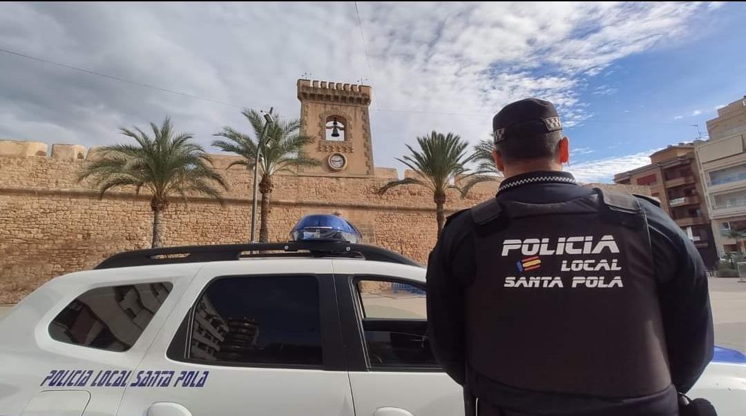 La Policía Local de Santa Pola pide la colaboración ciudadana para localizar al conductor de un coche implicado en intentos de robos el viernes La Policía Local de Santa Pola pide la colaboración ciudadana para localizar al conductor de un coche implicado en intentos de robos el viernes