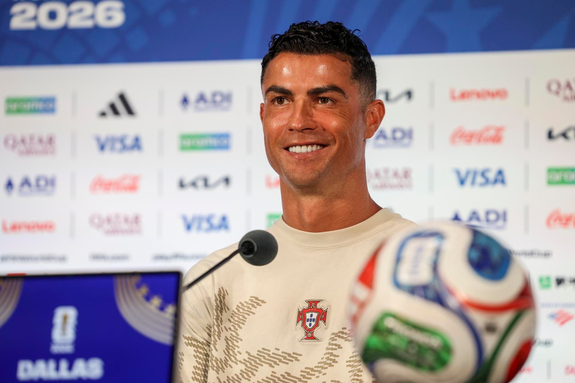 Cristiano Ronaldo opina sobre la selección española antes del partido contra Portugal: "Son muy buenos, juegan muy bien y será muy duro" Cristiano Ronaldo opina sobre la selección española antes del partido contra Portugal: "Son muy buenos, juegan muy bien y será muy duro"