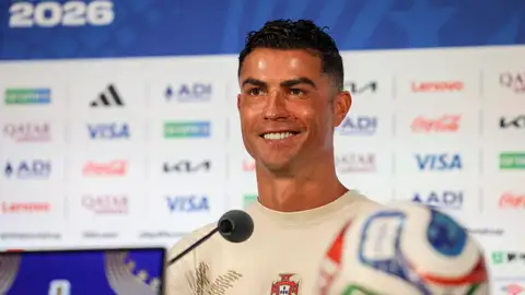 Cristiano Ronaldo durante una rueda de prensa en Dallas Cristiano Ronaldo durante una rueda de prensa en Dallas