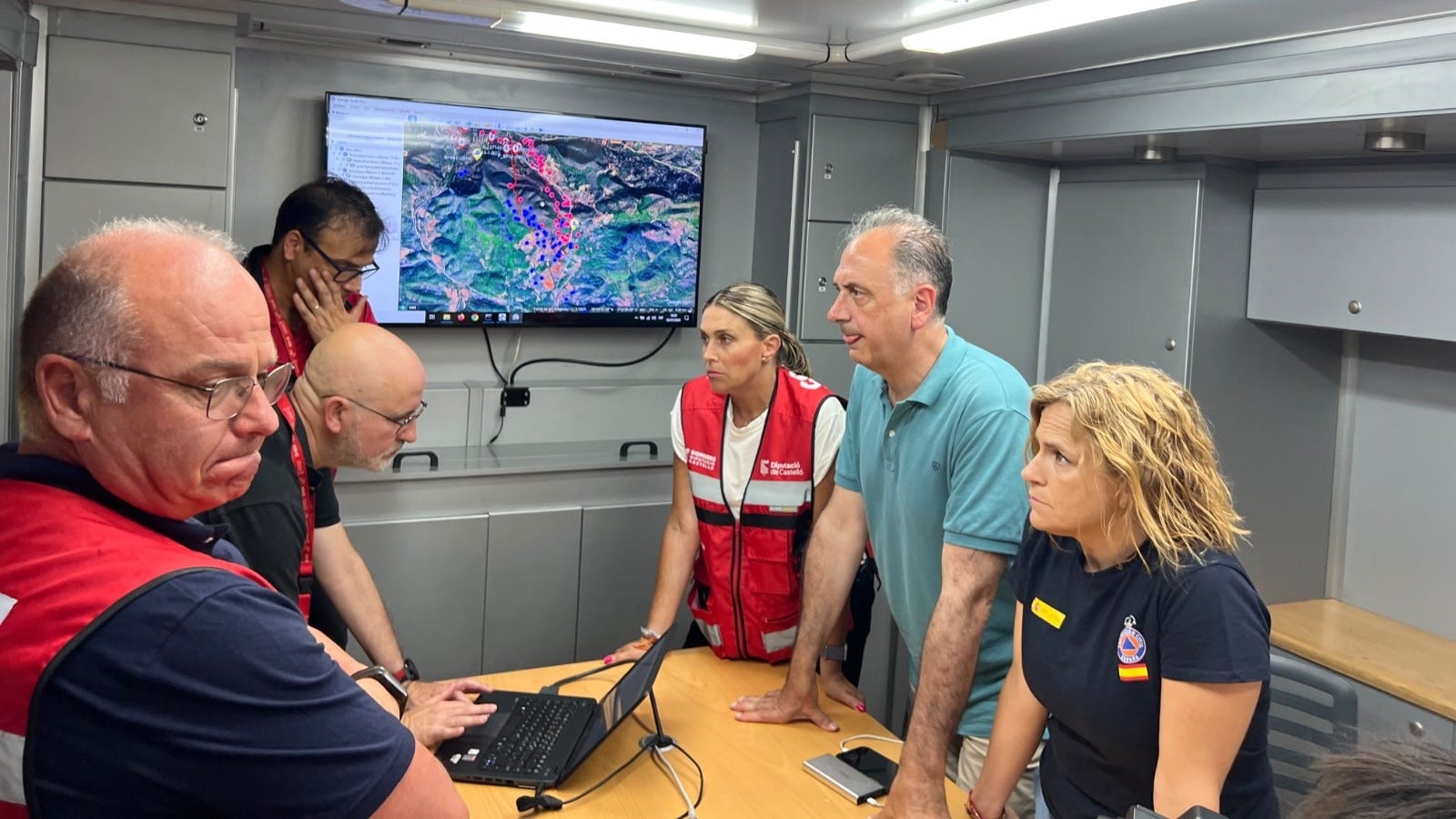 Bernabé pide extremar la precaución ante la ola de calor y seguir las indicaciones por el incendio de Soneja Bernabé pide extremar la precaución ante la ola de calor y seguir las indicaciones por el incendio de Soneja