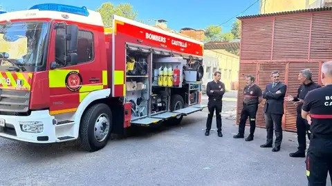 Castellón moviliza diez bomberos y tres vehículos para apoyar la extinción del incendio forestal de Soneja Castellón moviliza diez bomberos y tres vehículos para apoyar la extinción del incendio forestal de Soneja