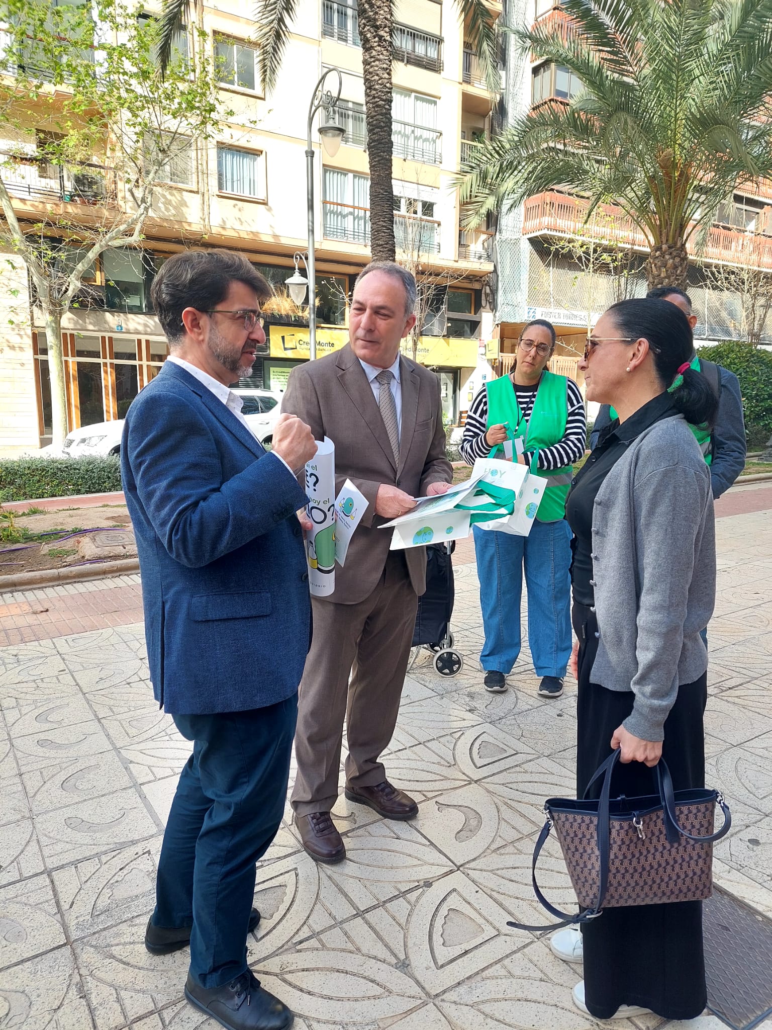 El plan de Banderas Verdes para reciclar vidrio cuenta con más de 250 locales de hostelería de Alicante El plan de Banderas Verdes para reciclar vidrio cuenta con más de 250 locales de hostelería de Alicante