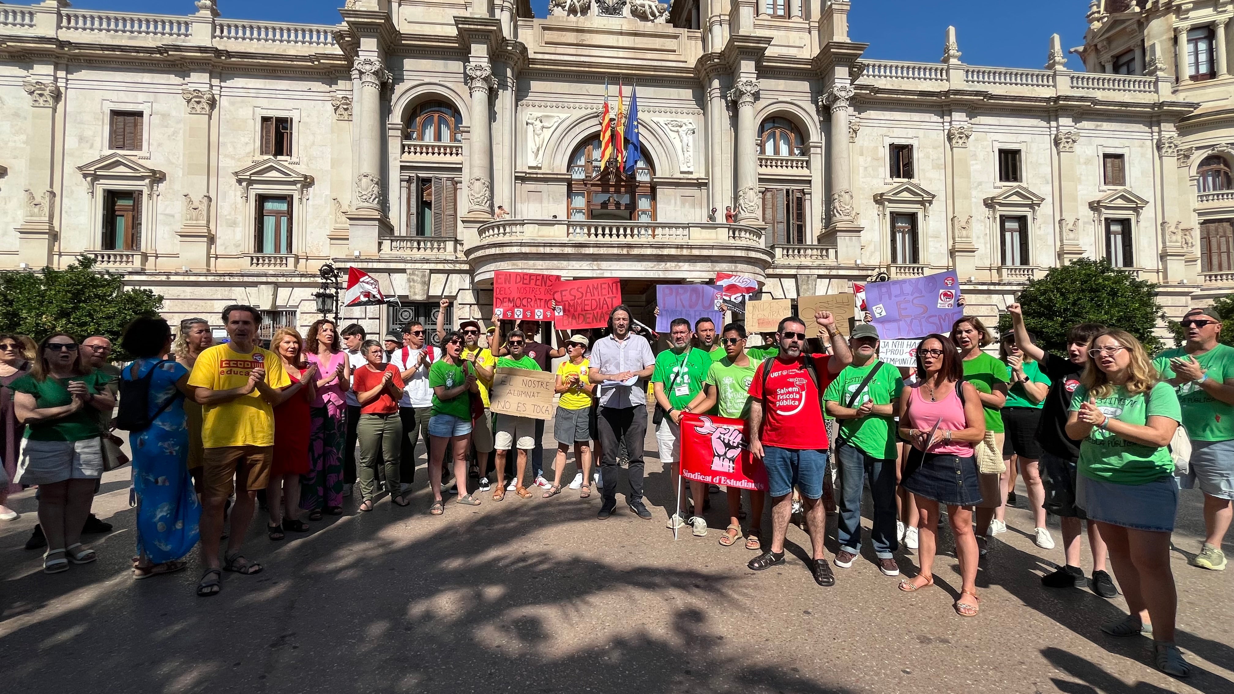 El Sindicat d'Estudiants de València denuncia y se querella contra Juanma Badenas (Vox) El Sindicat d'Estudiants de València denuncia y se querella contra Juanma Badenas (Vox)