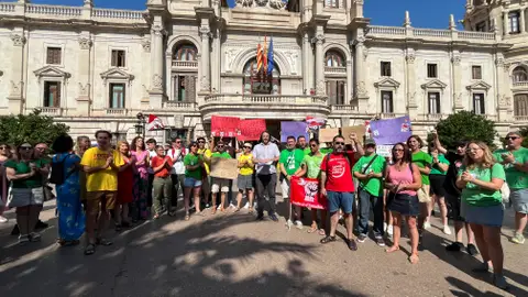 Concentración del Sindicat d'Estudiants de València tras el acceso sin previo aviso del concejal Juanma Badenas (Vox) a su sede Concentración del Sindicat d'Estudiants de València tras el acceso sin previo aviso del concejal Juanma Badenas (Vox) a su sede