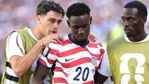 Folarin Balogun (c) de Estados Unidos al ser expulsado en el partido de los dieciseisavos de final del Mundial de la FIFA 2026 entre Estados Unidos y Bosnia Folarin Balogun (c) de Estados Unidos al ser expulsado en el partido de los dieciseisavos de final del Mundial de la FIFA 2026 entre Estados Unidos y Bosnia/ EFE/ Omar Alonso