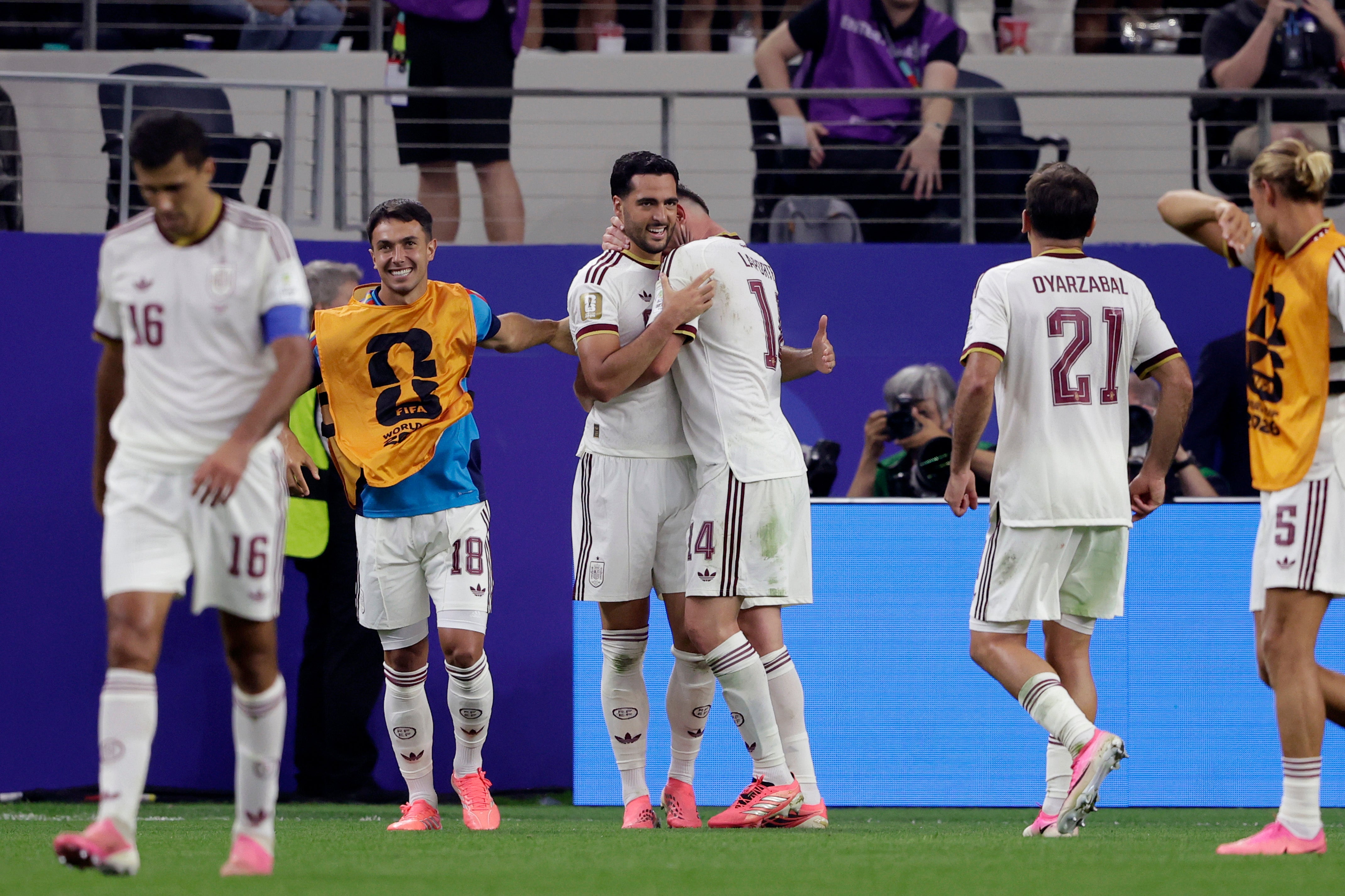 Mikel Merino vuelve a vestirse de héroe y España avanza a cuartos tras imponerse a Portugal (1-0) Mikel Merino vuelve a vestirse de héroe y España avanza a cuartos tras imponerse a Portugal (1-0)