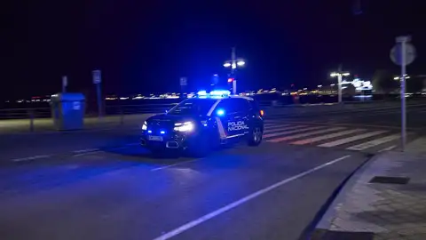 Archivo - Un coche de Policía Nacional circula por Santander Archivo - Un coche de Policía Nacional circula por Santander
