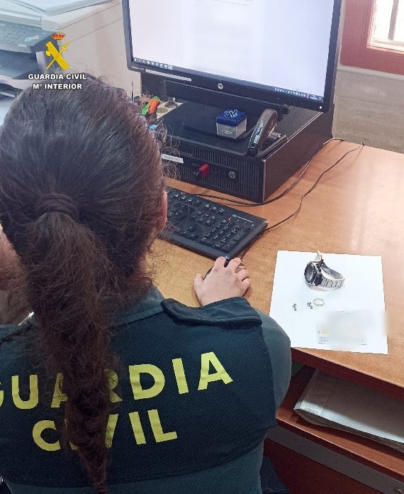 Investigan a una trabajadora de una residencia de la tercera edad del levante almeriense por el hurto de joyas Investigan a una trabajadora de una residencia de la tercera edad del levante almeriense por el hurto de joyas