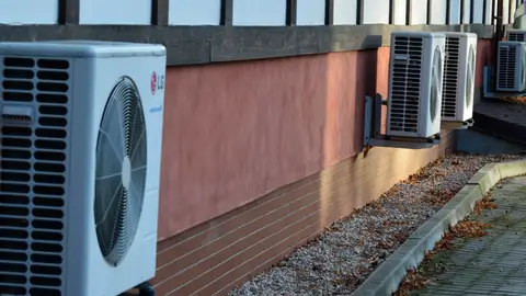 Falten tècnics en plena febre de la climatització Falten tècnics en plena febre de la climatització