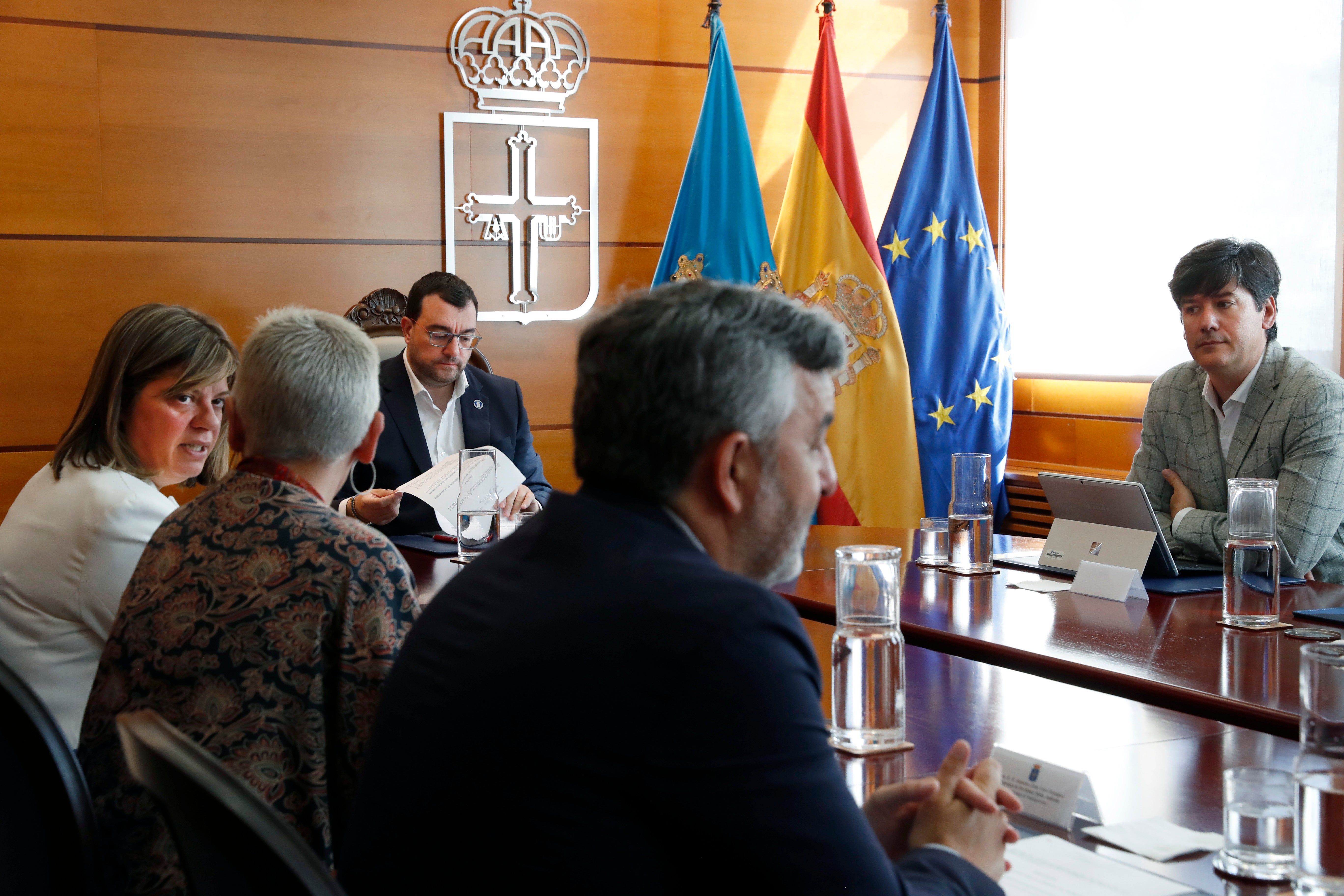 El Principado asegura que los planes de Indra siguen adelante en Langreo tras hablar con la compañía El Principado asegura que los planes de Indra siguen adelante en Langreo tras hablar con la compañía
