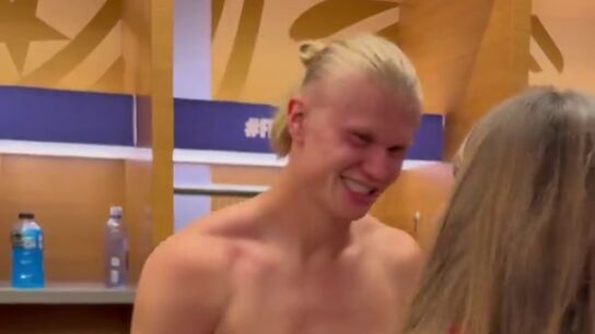 El viral abrazo de Haaland sin camiseta a la princesa Ingrid de Noruega tras la hist&oacute;rica eliminaci&oacute;n de Brasil