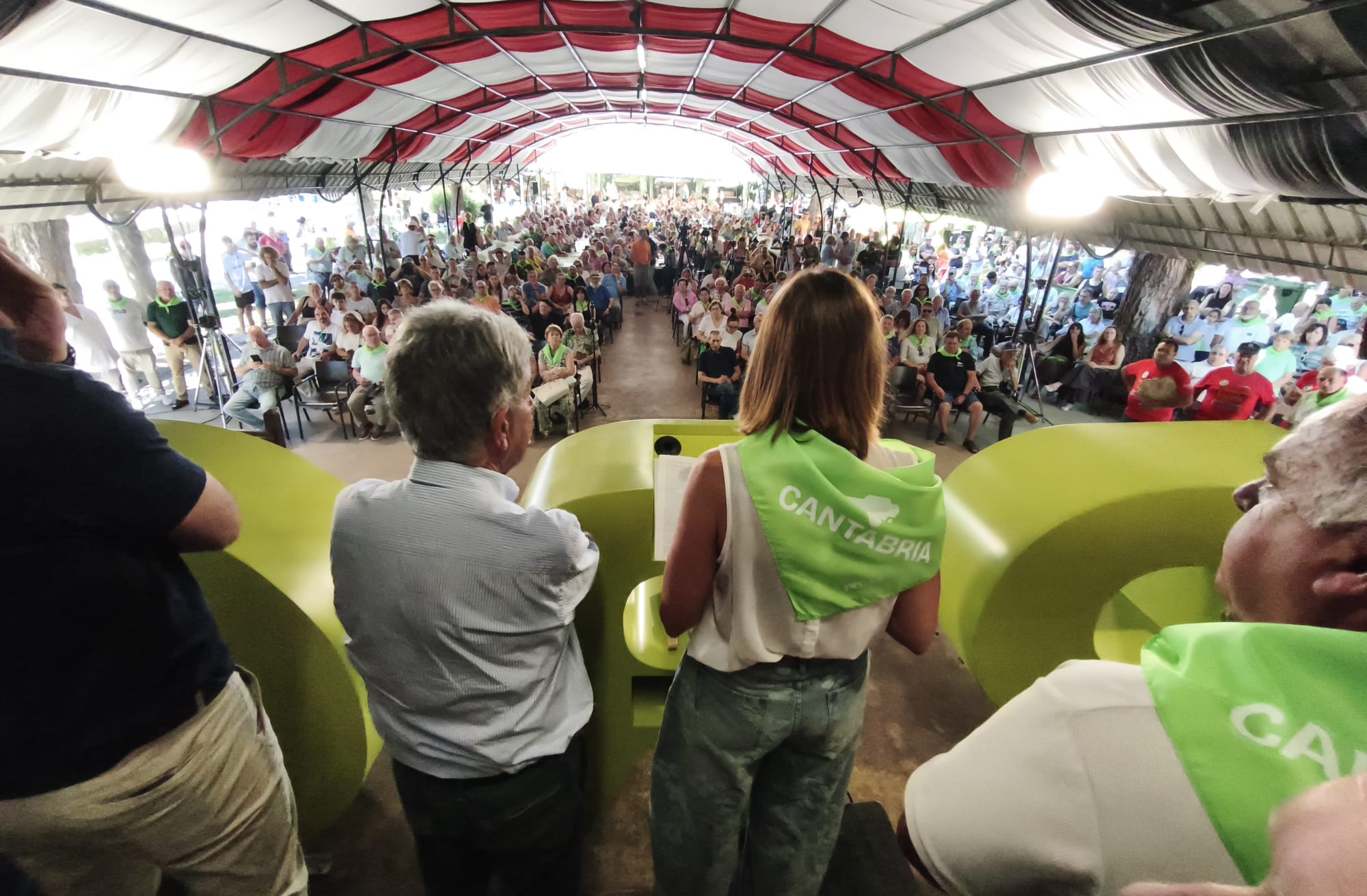 Revilla pide a los militantes apoyar a Paula "a tope" Revilla pide a los militantes apoyar a Paula "a tope"