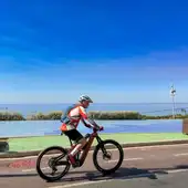 Benidorm recibe el sello ‘Más Bici’ de La Vuelta por su apuesta por la movilidad sostenible y la promoción del ciclismo en el día a día Benidorm recibe el sello ‘Más Bici’ de La Vuelta por su apuesta por la movilidad sostenible y la promoción del ciclismo en el día a día