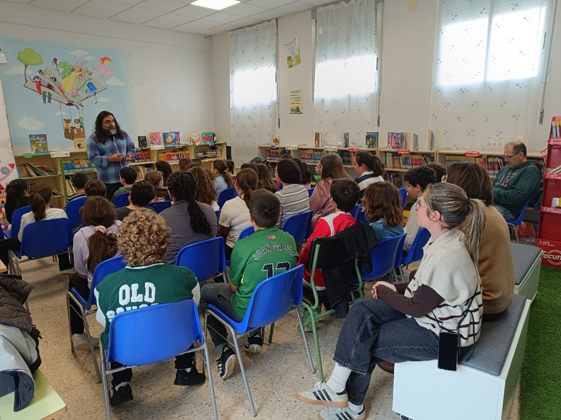 Más de 16.600 estudiantes extremeños han participado este curso en el programa educativo 'Encuentros literarios' Más de 16.600 estudiantes extremeños han participado este curso en el programa educativo 'Encuentros literarios'