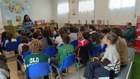 Más de 16.600 estudiantes extremeños han participado este curso en el programa educativo 'Encuentros literarios' Más de 16.600 estudiantes extremeños han participado este curso en el programa educativo 'Encuentros literarios'