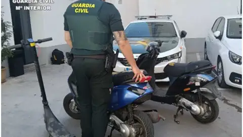 La Guardia Civil desarticula un grupo dedicado al hurto de ciclomotores La Guardia Civil desarticula un grupo dedicado al hurto de ciclomotores