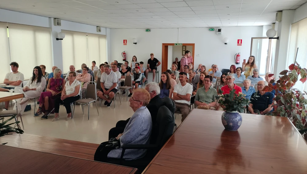 Publico asistente al acto de homenaje de los abuelos. Publico asistente al acto de homenaje de los abuelos.