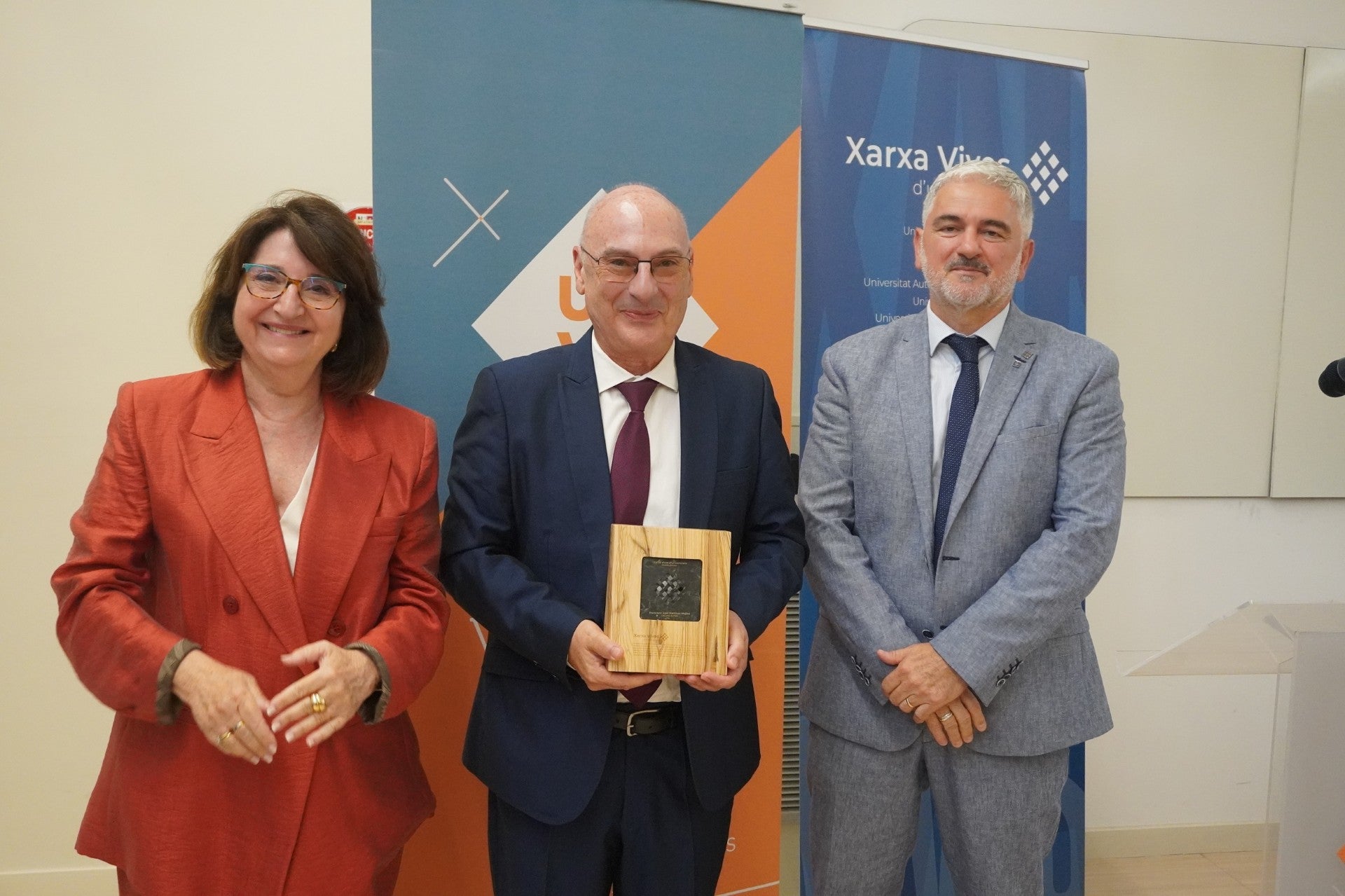 Francis Mojica, microbiólogo ilicitano, suma un nuevo premio: la Medalla de Honor de la Red Vives Francis Mojica, microbiólogo ilicitano, suma un nuevo premio: la Medalla de Honor de la Red Vives