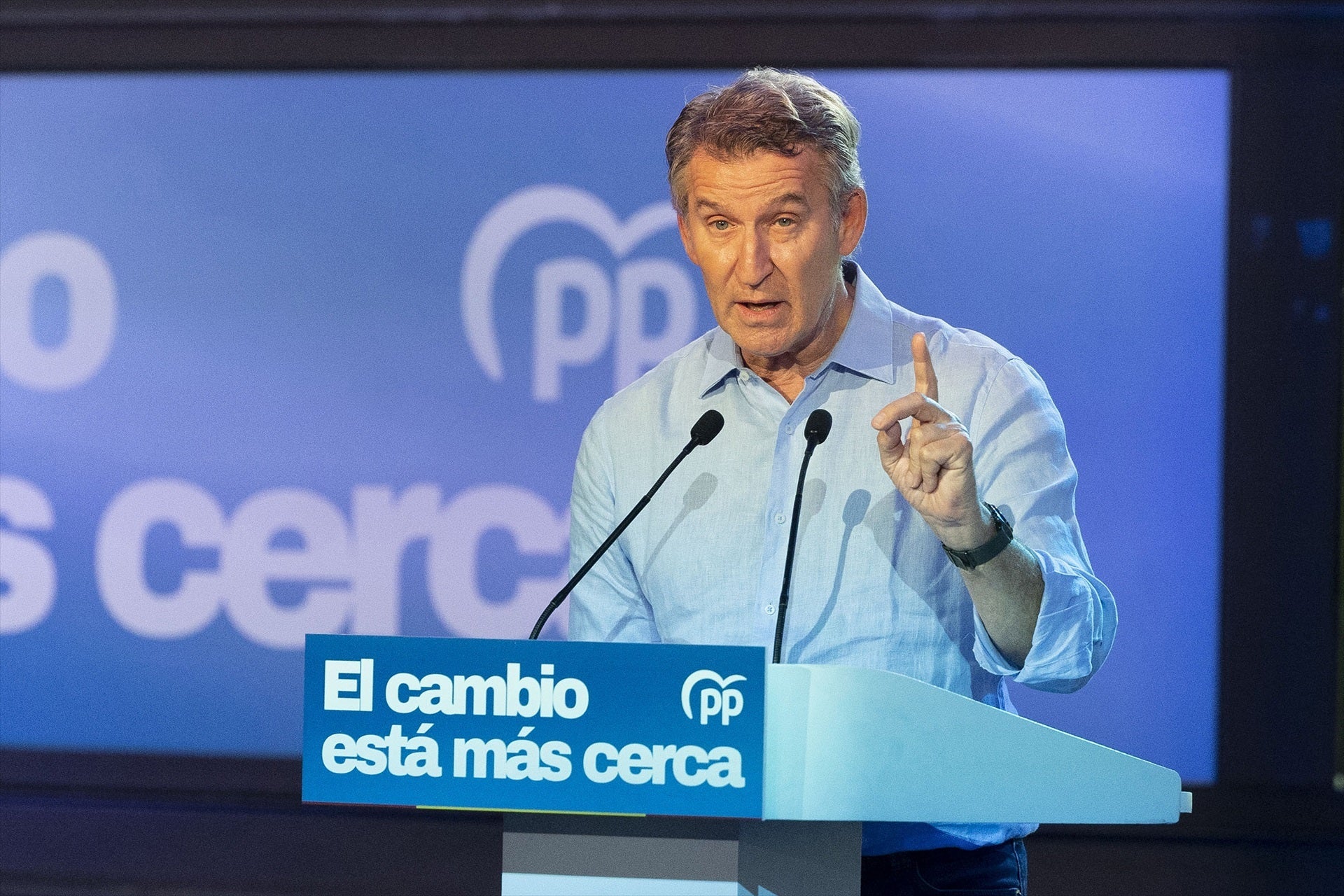 Las palabras de Feijóo sobre el "cáncer" del absentismo laboral provocan las críticas de Gobierno y sindicatos: "Es un disparate" Las palabras de Feijóo sobre el "cáncer" del absentismo laboral provocan las críticas de Gobierno y sindicatos: "Es un disparate"