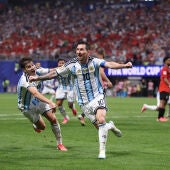 Messi celebrando uno de los goles de la remontada frente a Egipto.
