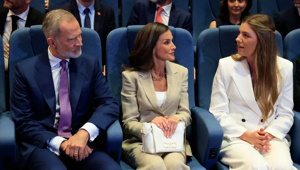 El rey Felipe VI y la reina Letizia acompañan a la infanta Sofía El rey Felipe VI y la reina Letizia acompañan a la infanta Sofía