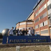 Los ocho estudiantes en la Facultad de Ciencias de la UMA. Los ocho estudiantes en la Facultad de Ciencias de la UMA.