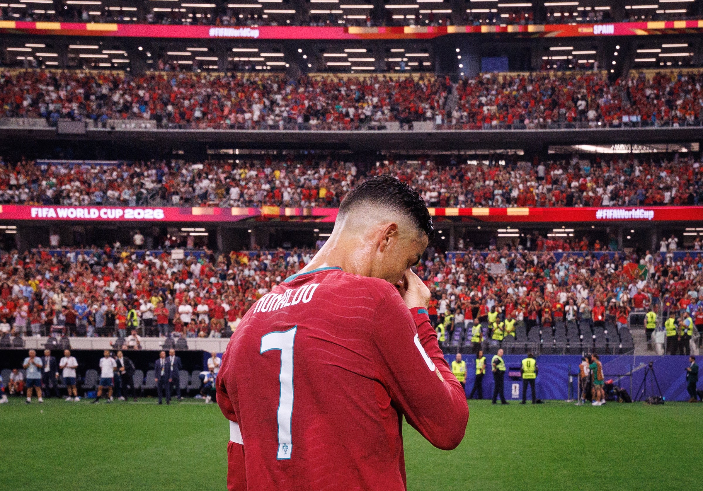 La imagen de Cristiano siendo consolado por Georgina es falsa: está creada con inteligencia artificial La imagen de Cristiano siendo consolado por Georgina es falsa: está creada con inteligencia artificial