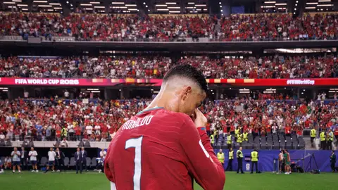 Cristiano, llorando tras la eliminación de Portugal en octavos de final. Cristiano, llorando tras la eliminación de Portugal en octavos de final.