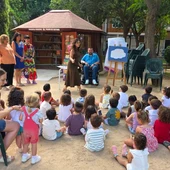 El Punto de Lectura del parque Adolfo Suárez ya entretiene a los más pequeños El Punto de Lectura del parque Adolfo Suárez ya entretiene a los más pequeños