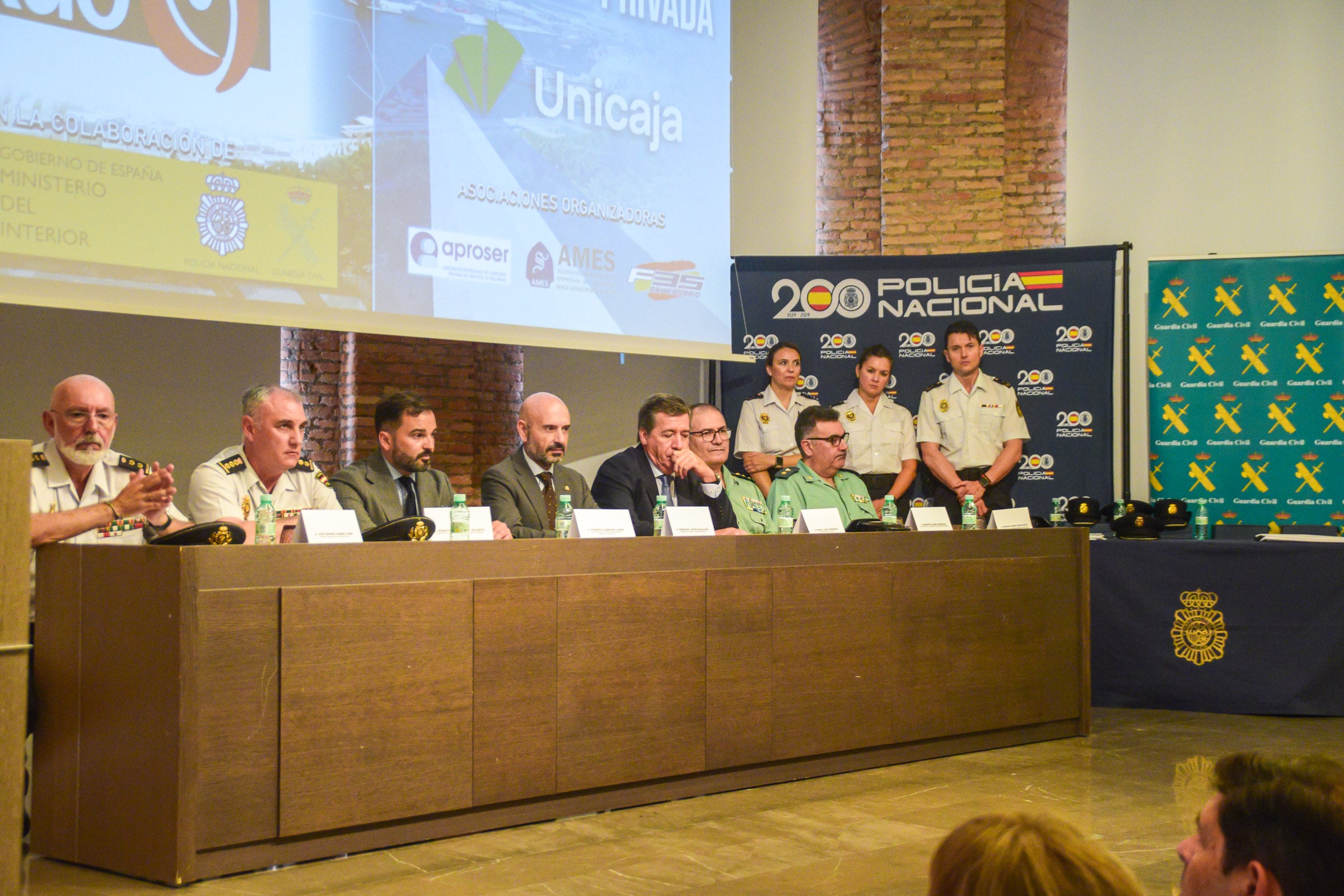 AMES reúne al sector de la seguridad privada en Málaga y reconoce a 147 profesionales por su compromiso y excelencia AMES reúne al sector de la seguridad privada en Málaga y reconoce a 147 profesionales por su compromiso y excelencia