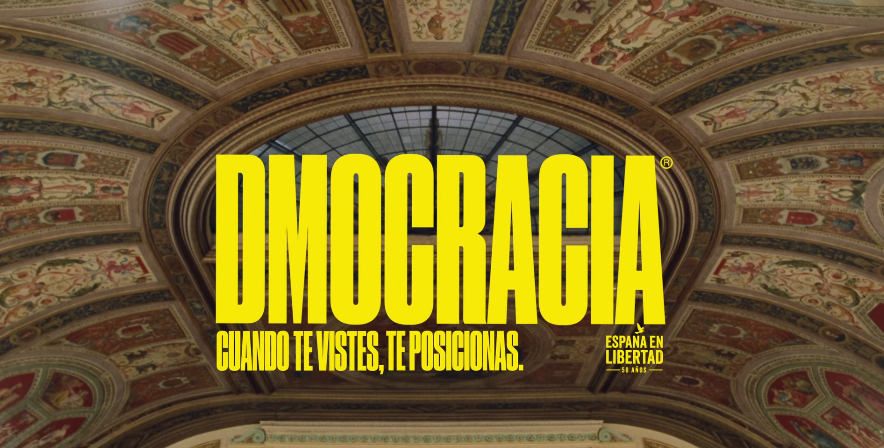 Dmocracia, la marca de ropa ficticia que usa el Gobierno en una campaña sobre los valores democráticos. Dmocracia, la marca de ropa ficticia que usa el Gobierno en una campaña sobre los valores democráticos.