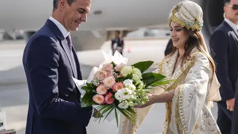 El ramo de flores que el protocolo turco tenía preparado para Begoña Gómez y que se quedó sin recibir en Ankara El ramo de flores que el protocolo turco tenía preparado para Begoña Gómez y que se quedó sin recibir en Ankara