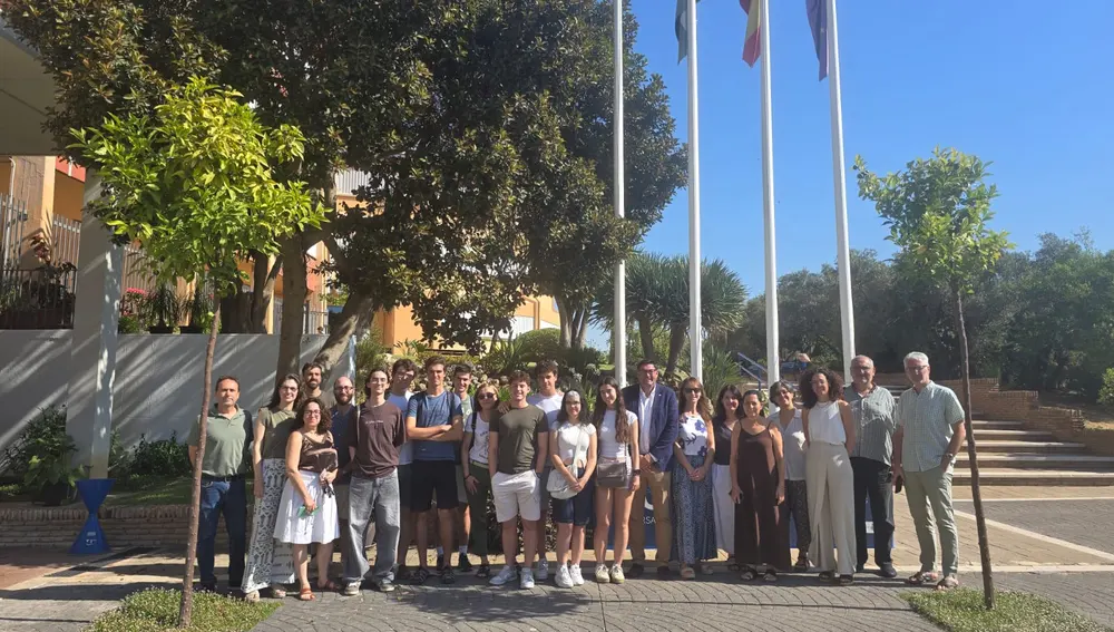 La comitiva en la Facultad de Ciencias de la UMA La comitiva en la Facultad de Ciencias de la UMA