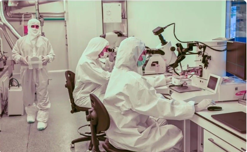 La UPV encarga a Rover el diseño y construcción de su planta de microchips de l’Eliana La UPV encarga a Rover el diseño y construcción de su planta de microchips de l’Eliana