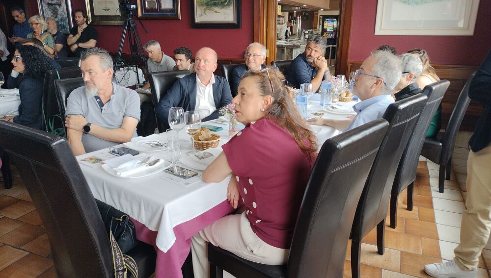 María Antonia Fernández recogió el reconocimiento otorgado .