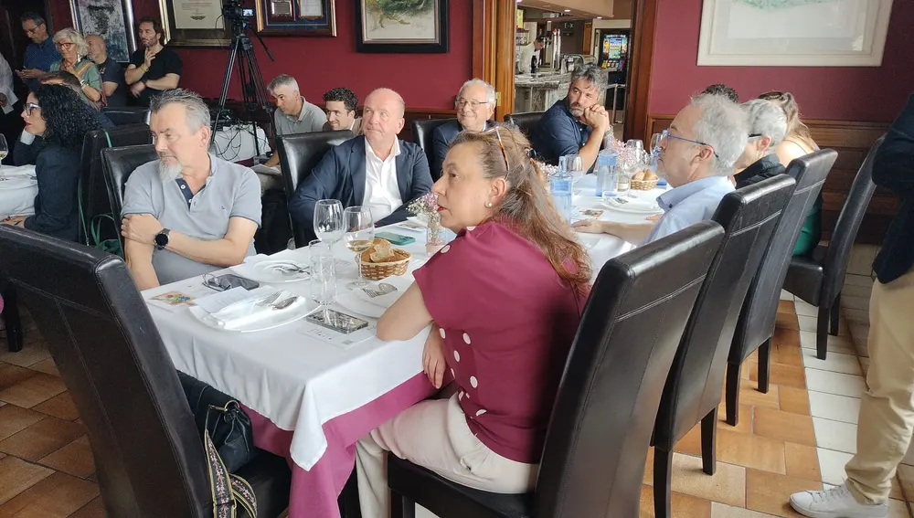 María Antonia Fernández recogió el reconocimiento otorgado . María Antonia Fernández recogió el reconocimiento otorgado .