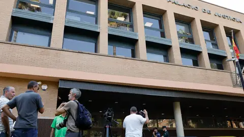 Puertas de los juzgados de Catarroja (València) donde este miércoles declara como testigo la alcaldesa de València, María José Catalá, en la causa de la DANA. Puertas de los juzgados de Catarroja (València) donde este miércoles declara como testigo la alcaldesa de València, María José Catalá, en la causa de la DANA.
