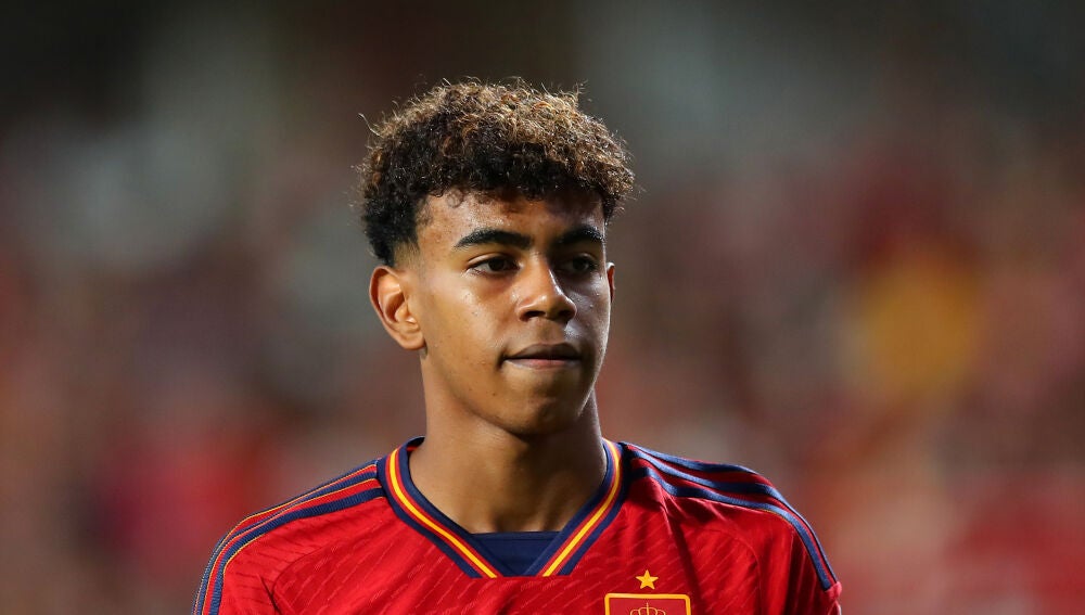 Imagen de archivo de Lamine Yamal en sus primeros minutos con la selección española, con apenas 16 años.