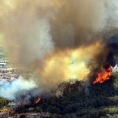 Els incendis forestals obliguen a activar confinaments en diversos punts de Catalunya en una jornada de màxima tensió