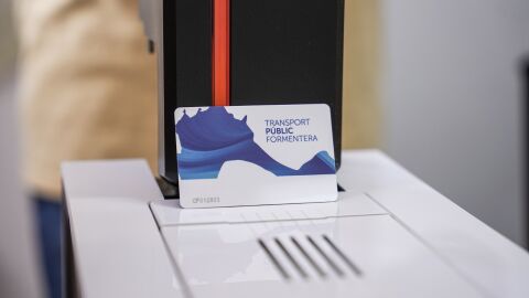 Imagen de una de las nuevas tarjetas de Transporte público de Formentera Imagen de una de las nuevas tarjetas de Transporte público de Formentera