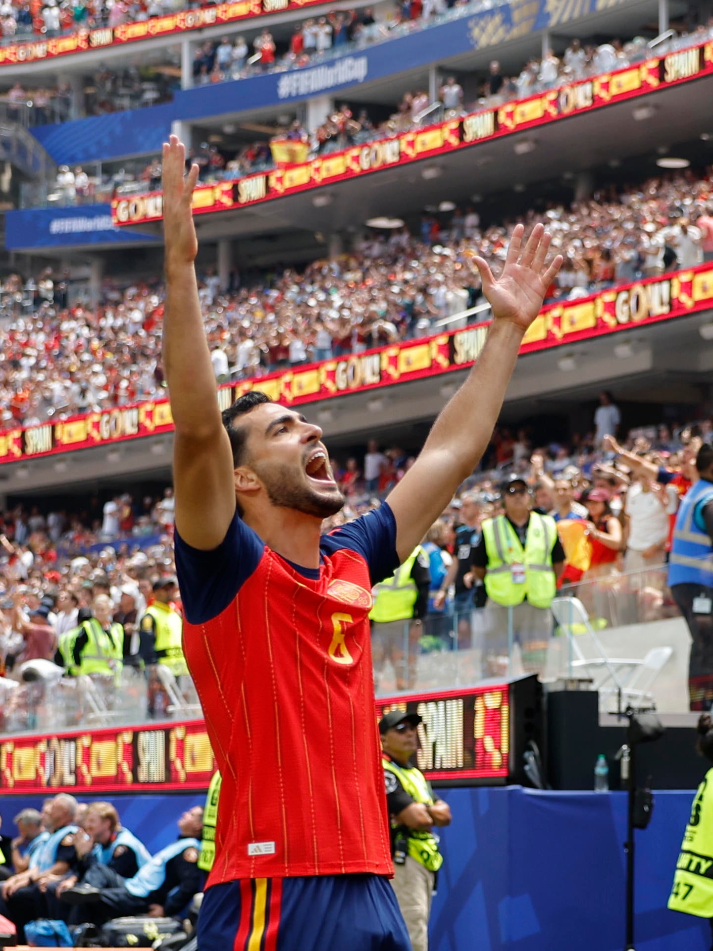 La emoción de Miguel Merino escuchando en Onda Cero el gol de su hijo: "Cuando sales con su actitud, te pueden pasar cosas buenas" La emoción de Miguel Merino escuchando en Onda Cero el gol de su hijo: "Cuando sales con su actitud, te pueden pasar cosas buenas"