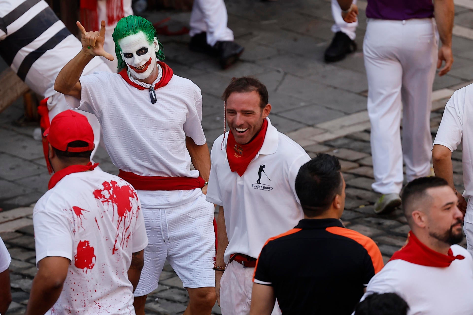 Detenido el 'joker de Pamplona' tras grabar el encierro y tocar a los toros: esta es la sanción a la que se enfrenta Detenido el 'joker de Pamplona' tras grabar el encierro y tocar a los toros: esta es la sanción a la que se enfrenta