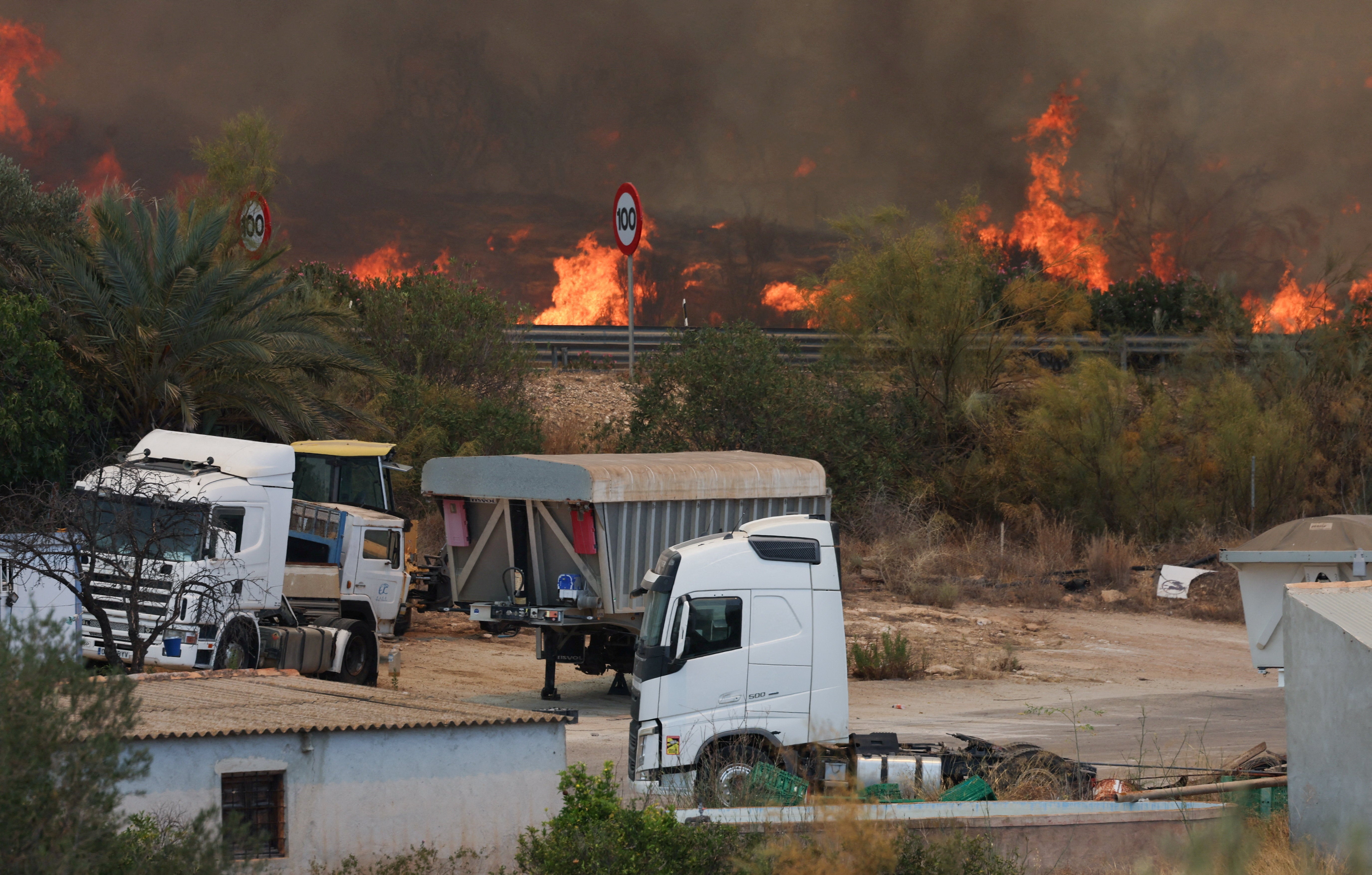 Tertulia: de los efectos del incendio en Almería a la confrontación política nacional