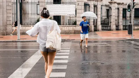 Trece comunidades autónomas en aviso por calor y tormentas: País Vasco y Galicia en aviso naranja. Trece comunidades autónomas en aviso por calor y tormentas: País Vasco y Galicia en aviso naranja / Carlos Luján / Europa Press