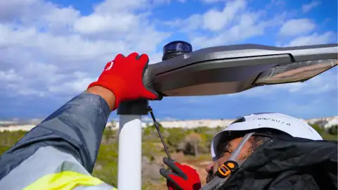 Una de las farolas instaladas en Santa Pola. Una de las farolas instaladas en Santa Pola.