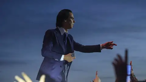 El cantante australiano Nick Cave durante su concierto en la última jornada del Mad Cool Festival celebrada en el recinto Iberdrola Music, en Madrid. El cantante australiano Nick Cave durante su concierto en la última jornada del Mad Cool Festival celebrada en el recinto Iberdrola Music, en Madrid.