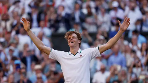 El italiano Jannik Sinner celebra tras ganar su partido final contra el alemán Alexander Zverev El italiano Jannik Sinner celebra tras ganar su partido final contra el alemán Alexander Zverev